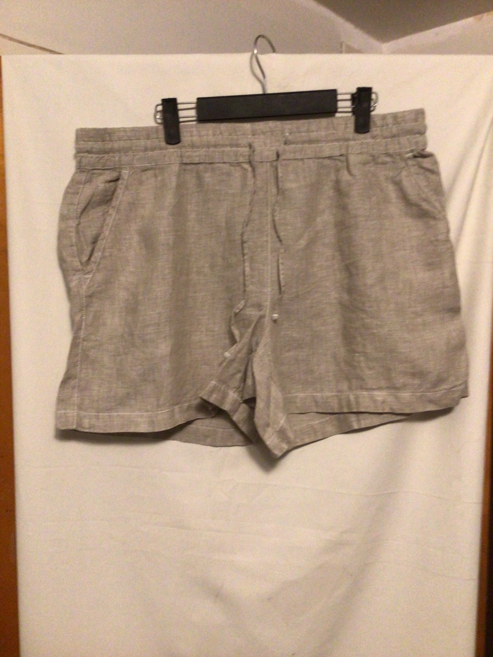 Tommy Bahama 100% Linen shorts SZ L